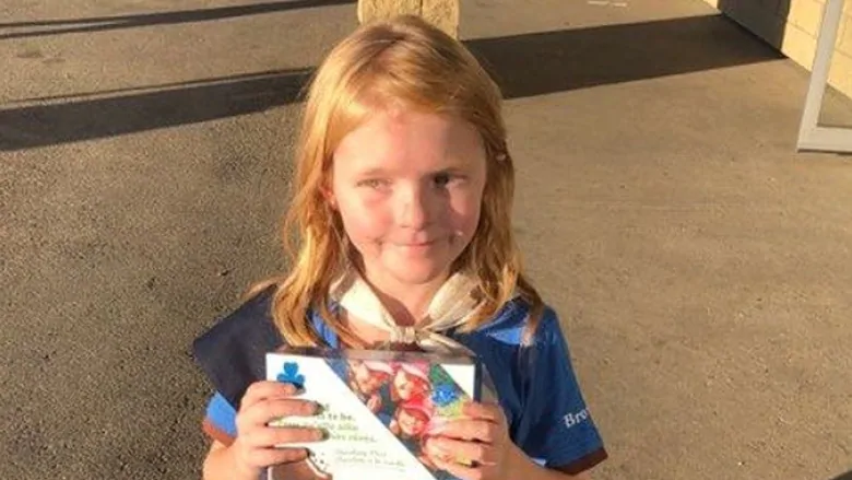 Препринимательская жилка: дівчинка-скаут продавала печиво в черзі за марихуаною